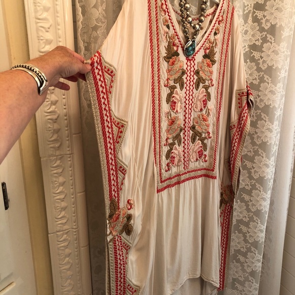 JOHNNY WAS * Cream Floral Embroidered Poncho Top / Coverup - Picture 4 of 7